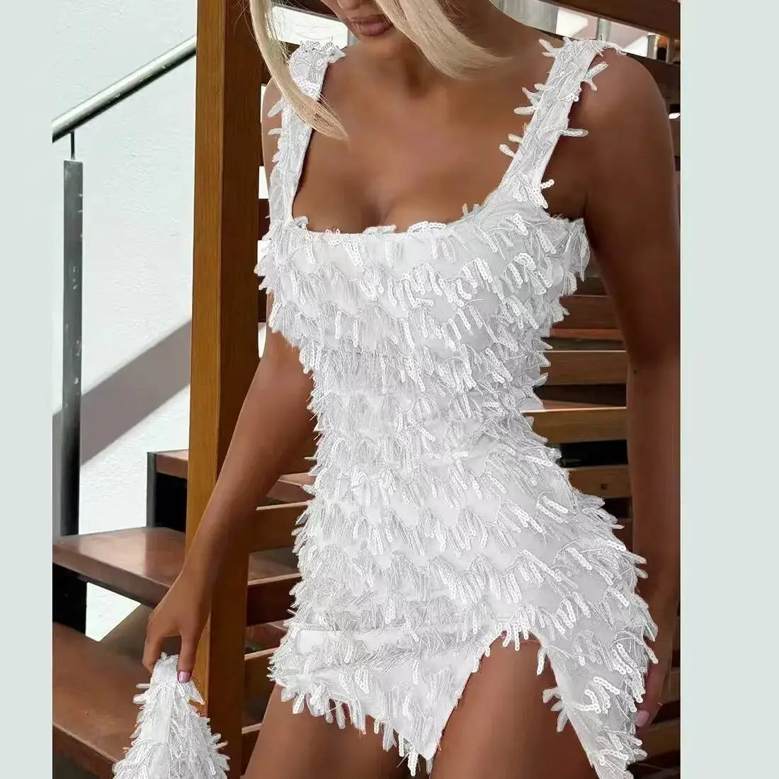 Robe Courte Sequins Motif Diamant - Dos Nu & Fente Élégante