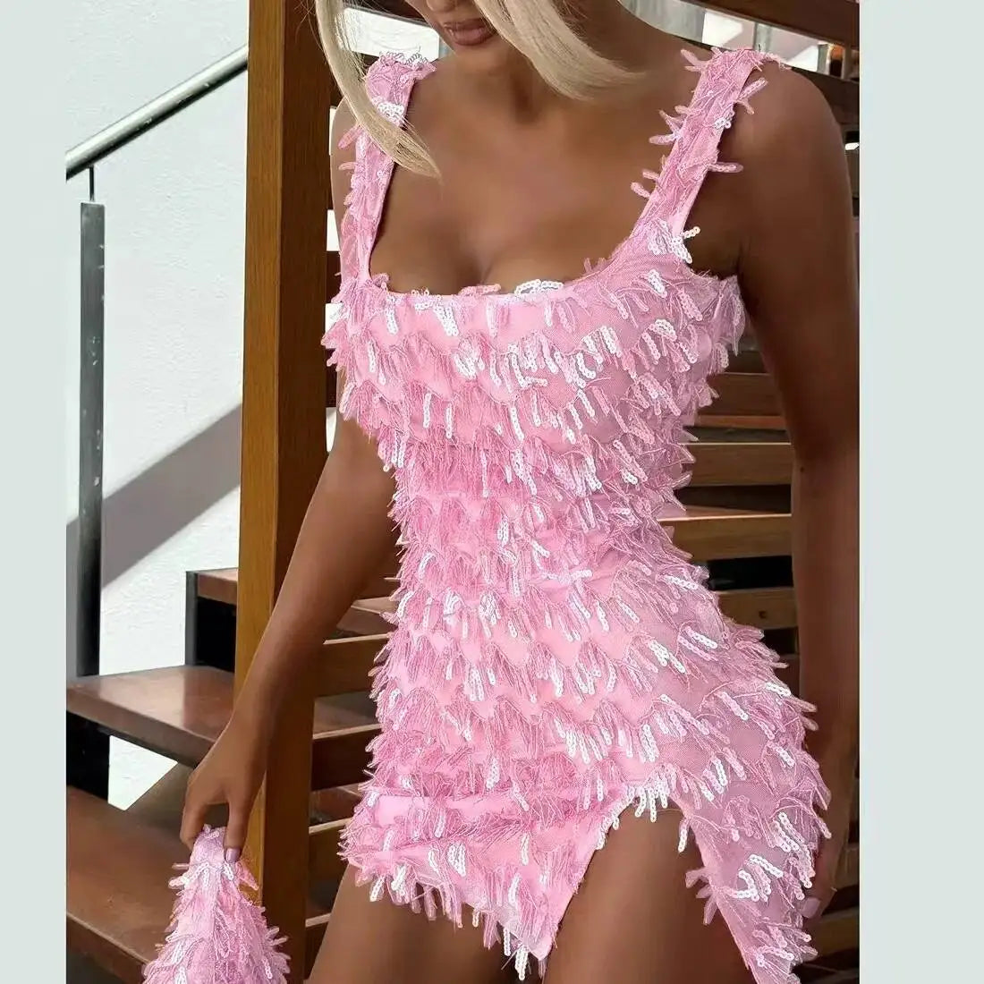 Robe Courte Sequins Motif Diamant - Dos Nu & Fente Élégante