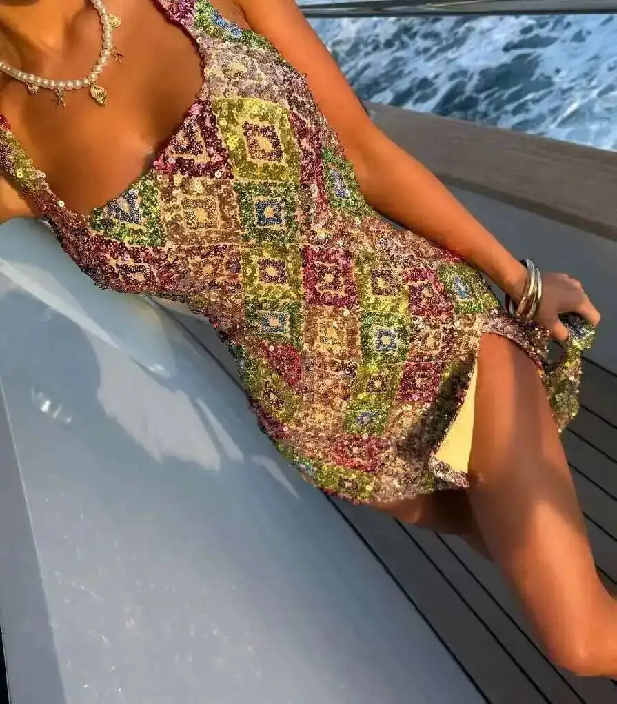 Robe Courte Sequins Motif Diamant - Dos Nu & Fente Élégante